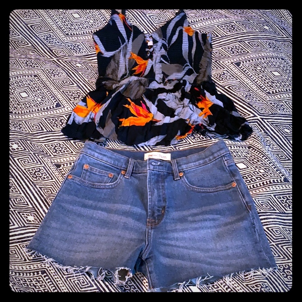 Brand New GAP denim shorts 🦋🍑